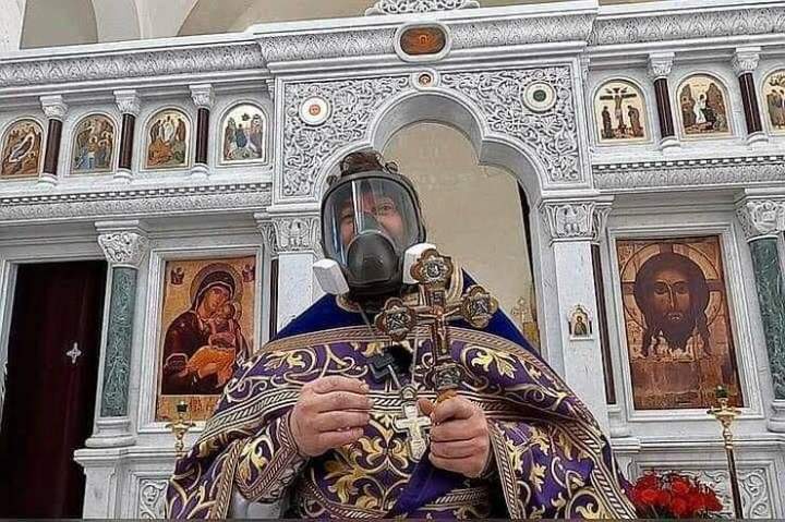 "На Бога надейся,а сам маску не забывай!"