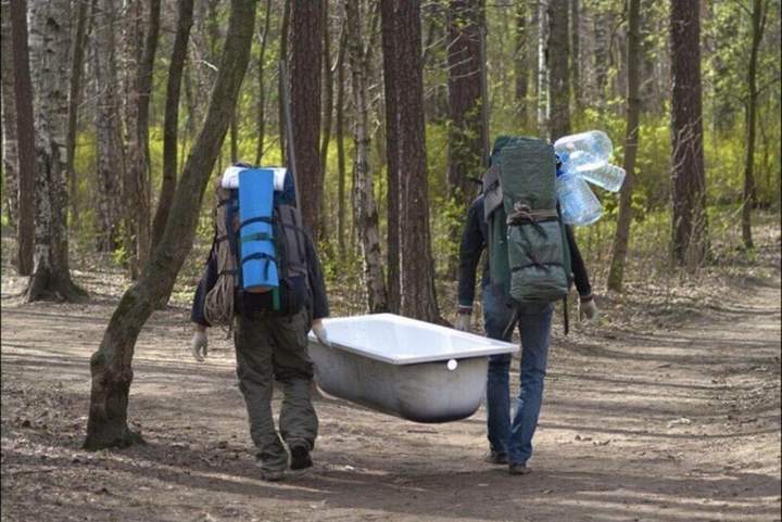 Девочки приедут и спроят: Где у вас джакузи? А мы такие: вот Кузя, он принес джа.