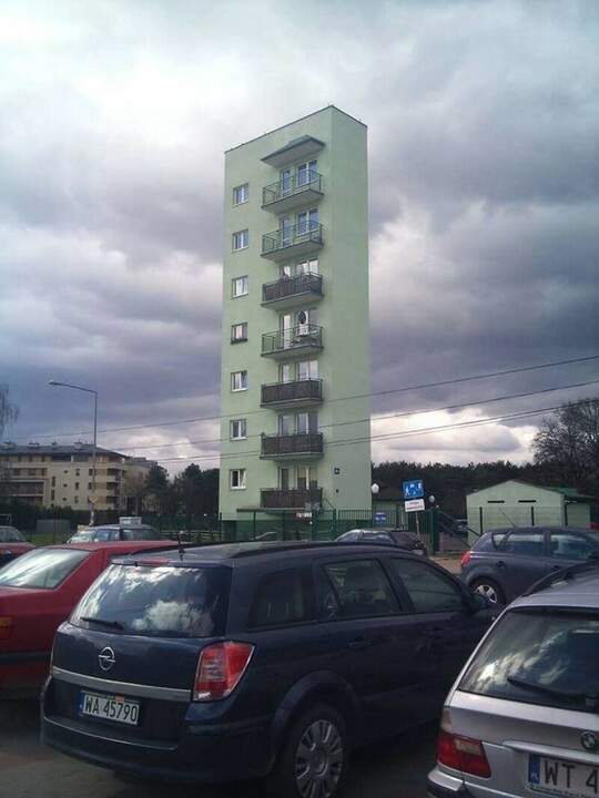 А вход со двора.
