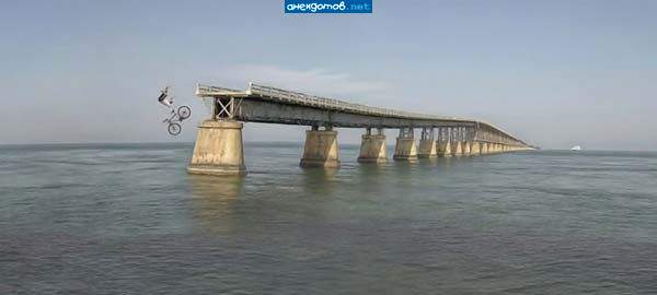 То мост короткий, то река широкая. РОССИЯ.