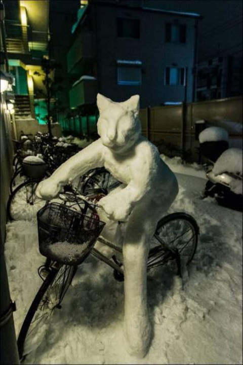 это вам не три снежных шарика друг на друка вкатить.