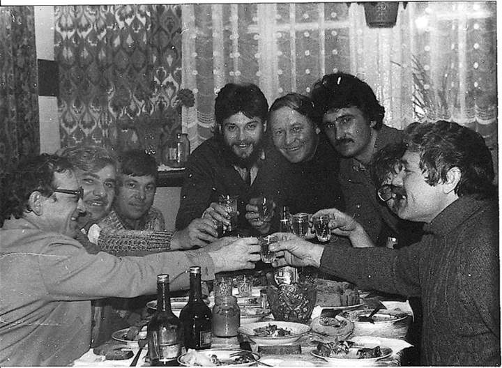 Застолье в 70-е с коньячком Плиска...знакомая бутылочка