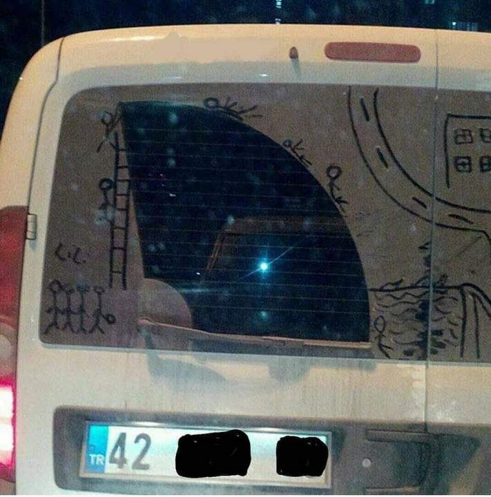 Из-за художников половина машин в городе - грязные!