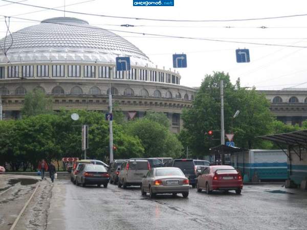 Нуфф! Разуй глаза и посмотри на дорожные знаки. Чтоб по таким знакам гайцы всегда ездили! И чаще знакомились" с коллегами.