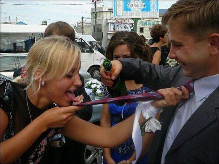 Нюрка, ты спьяну не там схватилась!