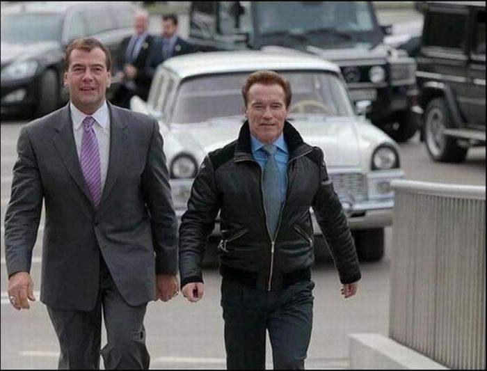 Поменялись головами.