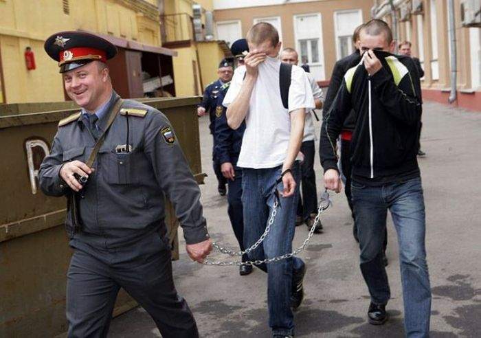 Радуется, будто бы это он их поймал