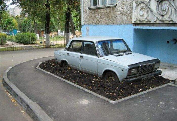 В салоне выйдет неплохой парник, а под капотом посадим картошку! И коноплю вкруговую, для спущего сюрреализма...