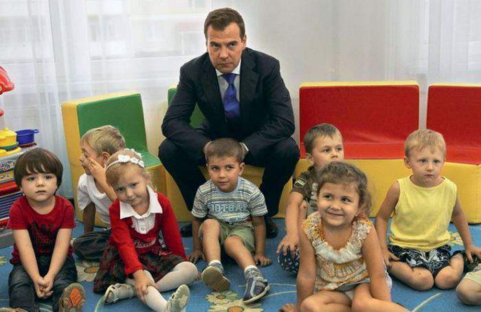 Что насупился, негодник? Даже здесь ты - второгодник...