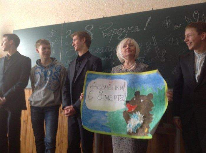 А рисовал это, дорогие мои детишечки, директор школы...так что смеяться не советую.