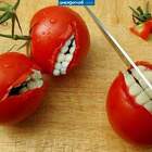 я теперь боюсь салат резать.а вдруг ОНИ меня укусят pic