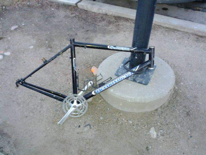 Не Россия. Наши бы и раму с замком спи%дили