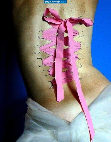 Садизмом и не пахнет. Чистый мазохизм.