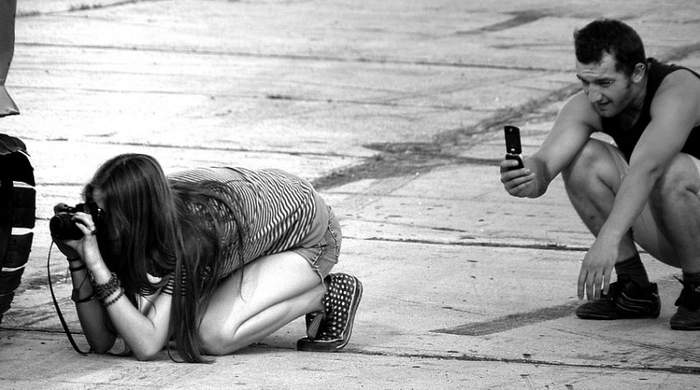 Внучка за мышку, внук тоже времени не терял.