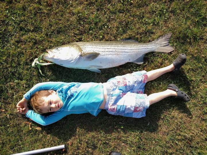 Пацан больше,а рыба вкуснее!