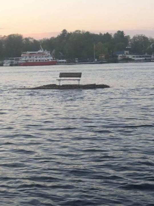 Заросло водой место наших встреч