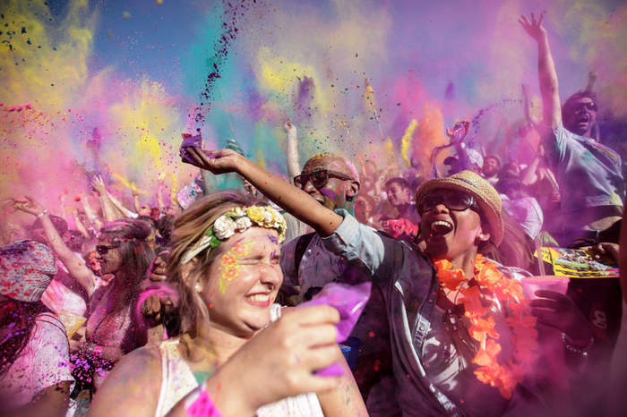 Ага, все радуются..., а у нас в школе за такое сразу родителей вызывают..