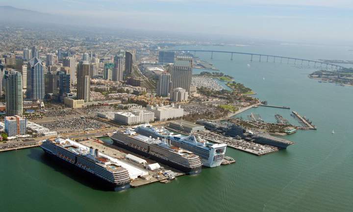 San Diego, US - Авианосец музей