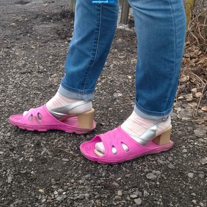 На лабутенах...
