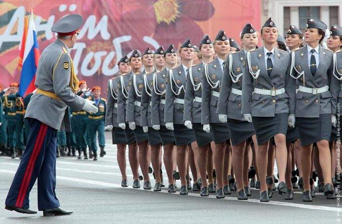 когда мужики от армии косят