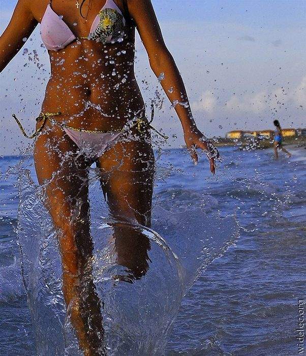 Бежит за фотографом что бы убить за такое фото!