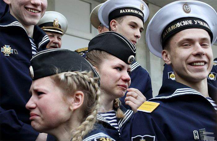 Каждый переживает по своему...
