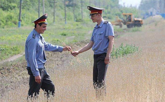 А ты ceкси!!! Держи букет!!!